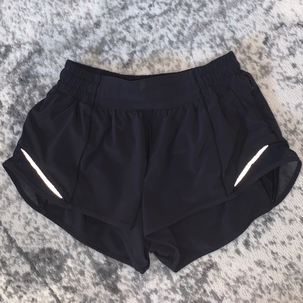 Lululemon Hotty Hot Shorts 2.5”